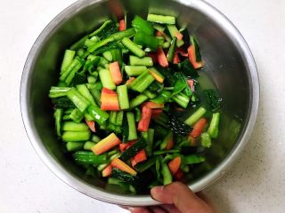 14、＃爽口凉菜＃炝拌时蔬小菜,腌制好会有水份溢出