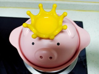 5、苹果小米粥,盖盖大火煮开