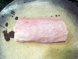 2、美味虾仁瘦肉粥,瘦肉清洗干净，切片