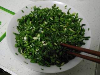 11、小葱鸡蛋饼,搅拌均匀。