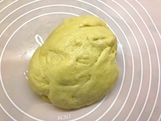 9、肉松华夫饼,取出面团排气