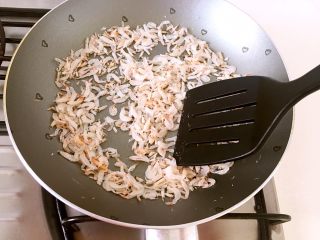 7、虾皮香菇粉,注意翻炒！