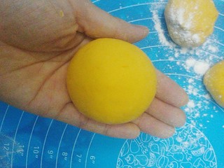 20、南瓜甜包,包法和包包子一样，接口朝下