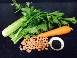 1、爽口开胃小凉菜 花椒油炝芹菜,主要食材:芹菜、胡萝卜、花生米、黑芝麻