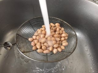 13、爽口开胃小凉菜 花椒油炝芹菜,迅速过凉水