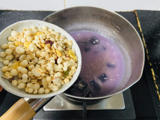 12、紫薯燕麦粥,加入水果坚果燕麦