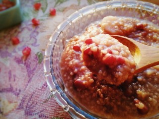 15、红豆小米粥,小米里加了红豆,清热解毒,健胃除湿,来一碗吧。
