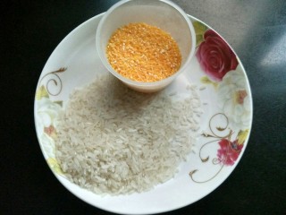 3、电饭煲  红薯棒渣粥,准备玉米棒渣。