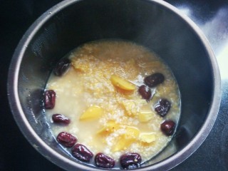 10、电饭煲  红薯棒渣粥,提示音响了，粥煮好。