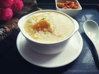 12、电饭煲  红薯棒渣粥,来一点配粥小菜，美美哒！