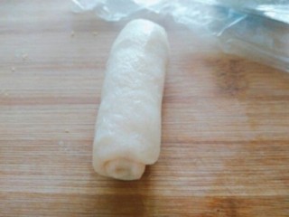 14、玫瑰鲜花饼,自上而下卷起，收口处注意捏紧