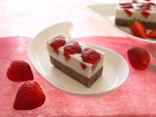 16、草莓椰浆豆沙羊羹,成品图二