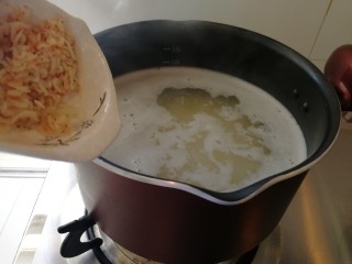 8、鱼片+小海米营养粥,加小海米