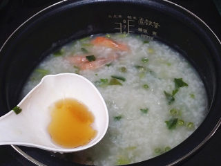 12、#电饭煲# 蔬菜海鲜粥,喜欢香油的，也可以淋上一些，味道更赞