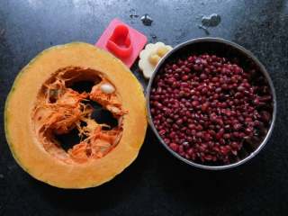 1、南瓜相思豆#甜蜜美味#,备好材料模具