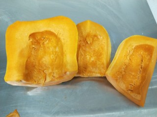 4、红枣南瓜粥,看人多少定量，我只切一小块。