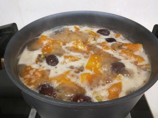 14、红枣南瓜粥,熬制完成关火？