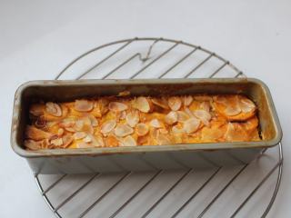 10、千层地瓜蛋糕,烤好出炉。