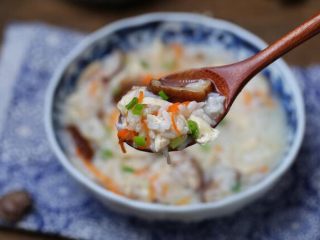 10、香菇滑鸡粥,早上来一碗暖胃又营养，快做起来吧！