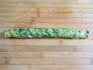 13、菠菜蛋卷,卷起来。