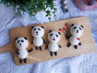 23、卡通馒头—小熊猫馒头,成品图。太萌了。