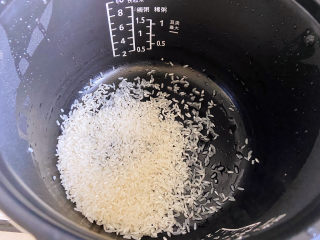 4、绿豆小米粥,我用的是普通长粒米。