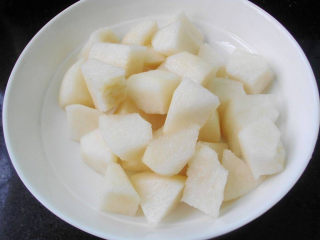 13、绿豆小米粥,切点梨放在粥里煮了很不错。