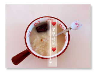 15、绿豆小米粥,锅里的这些材料放在一起,将电压力锅压调节到煮粥的档位。煮好后即可食用。