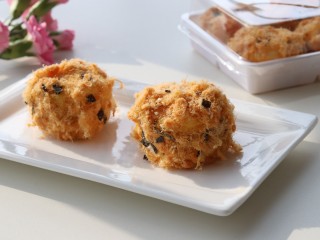 18、肉松小贝,阳光下的蛋糕真美