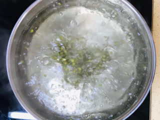 8、山药枸杞粥,大火烧开