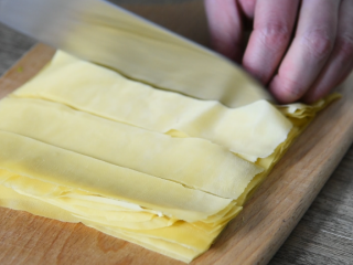 5、纯素版“夫妻肺片”，不容错过的麻辣诱惑！,千张切段备用