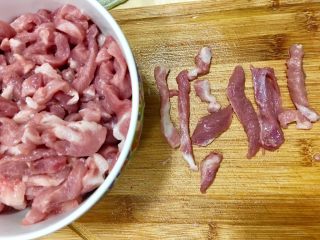 8、鮑魚干貝粥,豬肉切絲