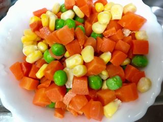 17、鮑魚干貝粥,三色蔬菜備用