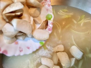 29、鮑魚干貝粥,放入杏鮑菇