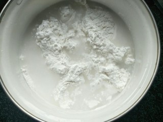 4、红糖汤丸,糯米粉加入水