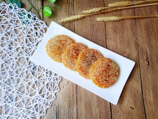 12、芝麻南瓜饼,凉一会就可以吃啦！要不要来一个(^_^)