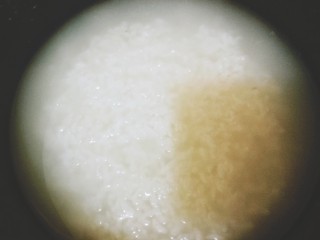 6、蔬菜香菇猪肉粥,粥提前在电饭锅做好