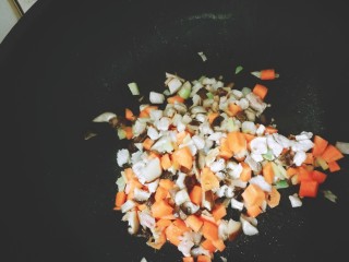 9、蔬菜香菇猪肉粥,下香菇，胡萝卜