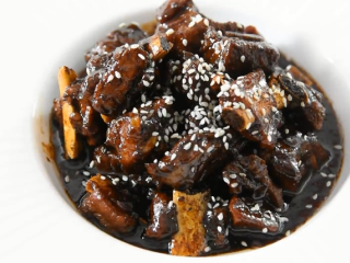 12、100%成功一学就会的秘诀——糖醋小排,撒上白芝麻点缀即可