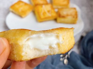 10、港式酸奶西多士,酸甜可口，沾点酸奶更好吃