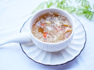 12、润肺止咳美容养颜的银耳雪梨汤,宝宝也喜欢。