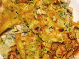 5、香煎蚝烙,煎至两面金黄即可装盘