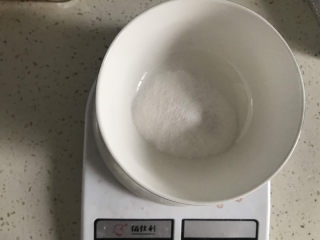 3、芒果????牛奶果冻,称好白凉粉