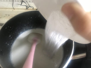 5、芒果????牛奶果冻,加入白凉粉