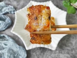 14、萝卜糕,出锅装盘即可食用。