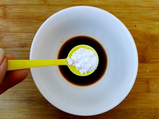 8、鱼香肉丝（川味版）,加入淀粉约2g。