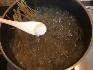 18、番茄肉酱意面,加一点盐