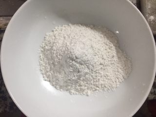 1、蒸发糕,粘米粉150克