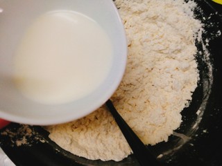 10、双色华夫饼,加入牛奶