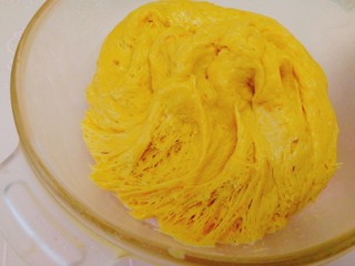 19、双色华夫饼,这个是发酵好的状态